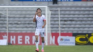 ¡Increíble! Mauro Lainez anota, festeja y lo expulsan