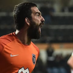 Arda Turan vuelve a jugar con el Basaksehir 6 meses después