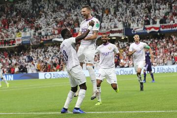 El Al-Ain se adelanta en el marcador con gol en propia puerta de Javier Pinola. En la imagen alegr¨ªa del jugador del Al Ain FC Marcus Berg.