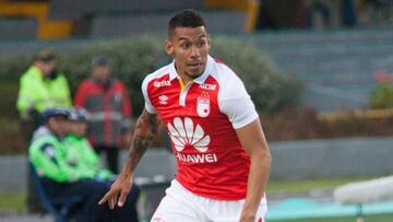 El volante Yeison Gordillo durante un partido con Independiente Santa Fe por Copa Libertadores 2018