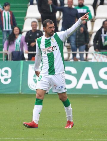 El ex jugador de Atlético, Sporting y Osasuna, y actualmente en el Córdoba, pasó por el quirófano por un “foramen oval permanente”, una anomalía cardíaca.