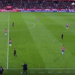 Simeone y el entrenador del Granada se 'engancharon' y dejaron a la grada atónita