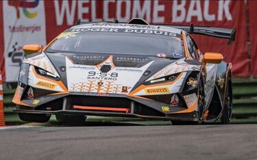 Se trata de uno de los pilotos que han cambiado de disciplina recientemente… aunque no del todo. Después de colgar el casco como piloto de MotoGP, Mundial donde consiguió tres títulos de campeón (1 en 125cc y 2 en 250cc), a finales de 2018, Dani Pedrosa pasó a ocupar el papel de piloto probador dentro de KTM. Una labor que sigue ejerciendo a día de hoy, mientras que la compaginará con una nueva aventura sobre las cuatro ruedas. El español alterna la moto con un Lamborghini Huracán Super Trofeo EVO2 del equipo FFF Racing, junto al que se estrenó el pasado 29 de marzo en el campeonato Lamborghini Super Trofeo Europe.