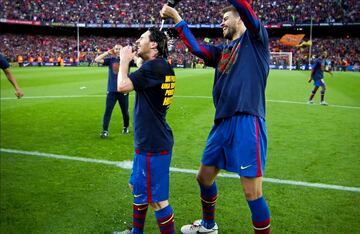 2011. Gerard Piqué y Messi celebran el doblete: Liga y Champions League.