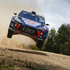Susto y victoria para Thierry Neuville en Australia