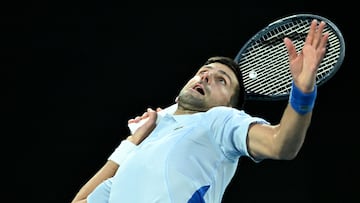 Novak Djokovic, contra Tomás Martín Etcheverry en el Open de Australia.