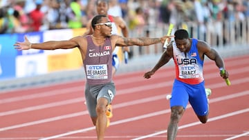 De Grasse cruza la meta victorioso por delante de Bracy en el relevo 4x100.