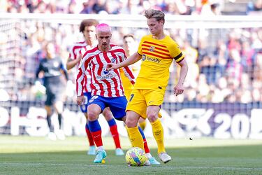 Griezmann y  F. De Jong durante el encuentro.