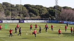 Atleti face up to spitting image