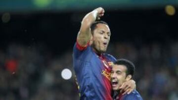 Adriano marcó y después se tuvo que retirar, lesionado.