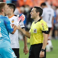 El 1x1 del Valencia: Cillessen y el palo salvaron al Valencia