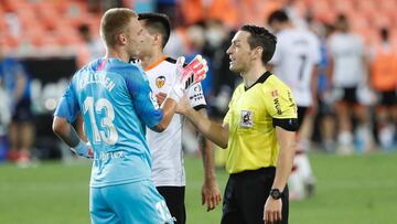 El 1x1 del Valencia: Cillessen y el palo salvaron al Valencia