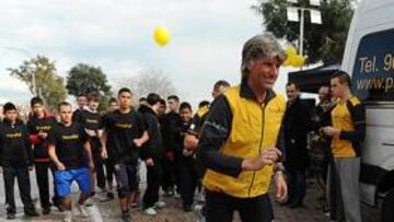 <b>EN LA RECTA FINAL. </b>Engels toma la salida de su maratón número 360, el pasado lunes en Cornellà. Hoy completará su gesta en Barcelona.