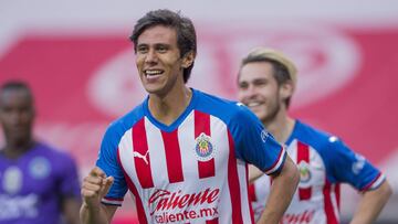 Un doblete de Jos&eacute; Juan Mac&iacute;as y un zapatazo de Jes&uacute;s Ricardo Angulo son suficientes para poner a Chivas en las Semifinales de la Copa por M&eacute;xico.
 