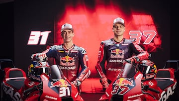 Pedro Acosta y Augusto Fernández presentan la nueva GasGas MotoGP.