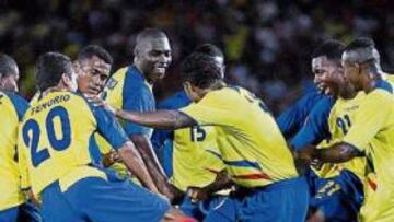<b>BAILANDO EN LAS NUBES. </b>Ecuador juega mañana sobre los 2.850 metros de altura de Quito.