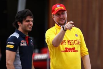 Los pilotos de Toro Rosso Carlos Sainz y Daniil Kvyat  en un acto publicitario de Casio.