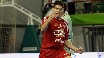 Kike Boned celebra un gol con la camiseta de ElPozo Murcia.