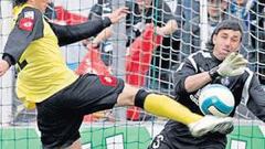 Casquero golpea duro