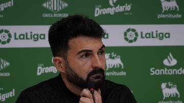 El entrenador del Racing, Guillermo Fernández Romo, en la rueda de prensa de esta mañana.