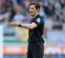 El árbitro del Augsburg-Mainz se equivoca y pide perdón en directo