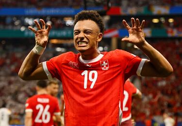 Celebración de Dan Ndoye durante el partido entre Suiza y Alemania.