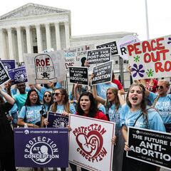 What is Roe v Wade in law? What was the 1973 ruling?