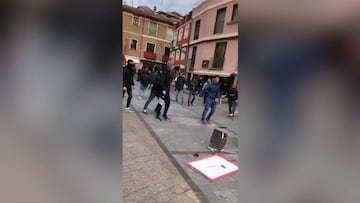 Pelea de ultras de la Cultural y la Ponferradina en el centro de León