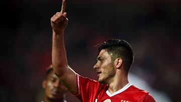 El gol de Raúl Jiménez que cerró la paliza del Benfica