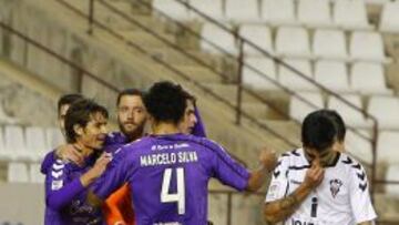 Los jugadores del Valladolid celebran la victoria.