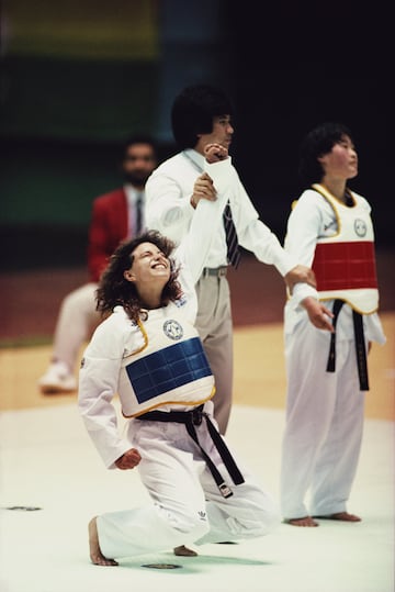 El taekwondo debutó como deporte olímpico en Seúl, y la estadounidense Arlene Limas fue la primera campeona femenina en la categoría 60-65 kg.