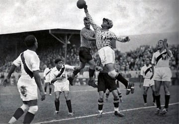 Fue el primer guardameta en una Copa del Mundo de Perú. Participó en 1930. Es considerado como el mejor arquero peruano en la historia.