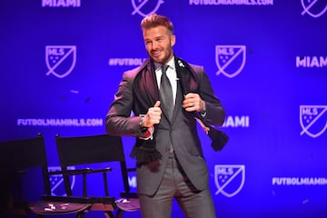 David Beckham es propietario del MLS Miami de la liga norteamericana. Después de cuatro años de procesos burocráticos, en enero de 2018 el ex de Manchester United, Real United, Milan y PSG presentó el nuevo equipo. Sin embargo, el equipo aún no puede part