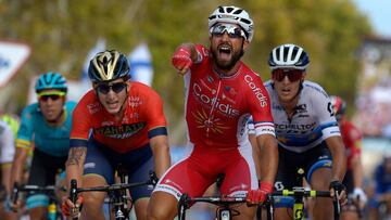 Cofidis' French cyclist Nacer Bouhanni (C) reacts as he wins the sixth stage of the 73rd edition of "La Vuelta" Tour of Spain cycling race, a 155,7 km route from Huercal-Overa to San Javier Mar Menor, on August 30, 2018. (Photo by JORGE GUE