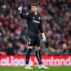 Unai Simón: “Nadie del Athletic me ha dicho que estén pensando en traspasarme”