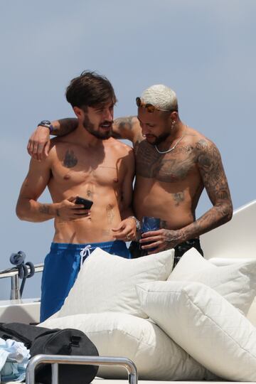 Las fotos de Neymar en Ibiza que suscitan comentarios