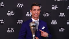 Cristiano recibió el 9 de enero el Premio sucedáneo del Balón de Oro, en una gala marcada por la ausencia de los jugadores del Barça en Zúrich.