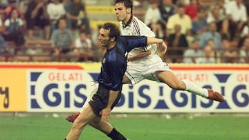 Morientes marca de gran disparo en presencia de Blanc, en el Trofeo Pirelli de 1999.