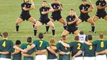 <b>INTIMIDATORIO. </b>La Haka no asusta a los surafricanos.