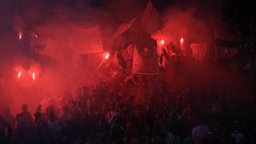 Braga (Portugal), 24/10/2023.- SC Braga fans light fireworks during the UEFA Champions League group C soccer match between SC Braga and Real Madrid, in Braga, Portugal, 24 October 2023. (Liga de Campeones) EFE/EPA/ESTELA SILVA
