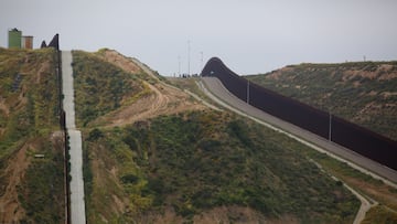 A group of migrants walk between the two border fences as they wait for authorities to request asylum in San Ysidro, California, U.S., as seen from Tijuana, Mexico April 29, 2023. REUTERS/Jorge Duenes