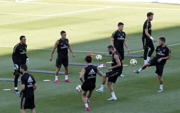 Multitudinario entrenamiento del Real Madrid a puerta abierta