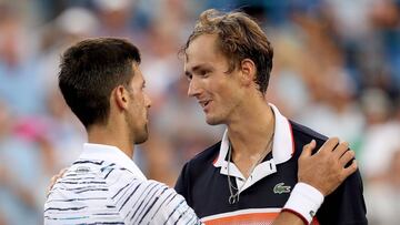 TOPSHOT - MASON, OHIO - AUGUST 17: Novak Djokovic of Serbia congratulates Daniil Medvedev of Russia after their match during the Western & Southern Open at Lindner Family Tennis Center on August 17, 2019 in Mason, Ohio. Matthew Stockman/Getty Images/AFP (Photo by MATTHEW STOCKMAN / GETTY IMAGES NORTH AMERICA / AFP)