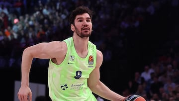 Dario Brizuela, escolta del Barcelona, ante el Mónaco.