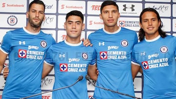 Felipe Mora es presentado en Cruz Azul y jugará con la '9'