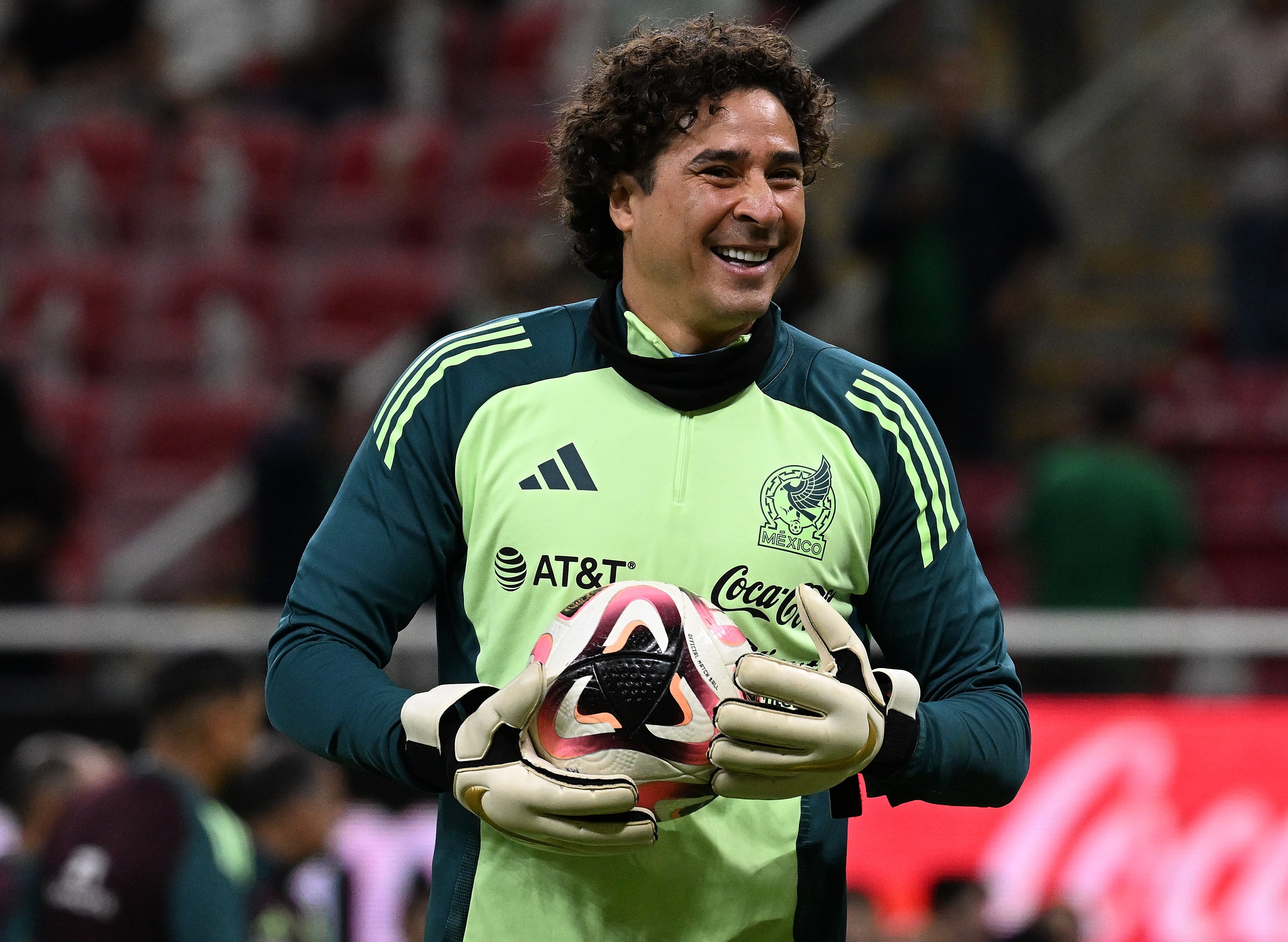 ¿Guillermo Ochoa a Chivas?
