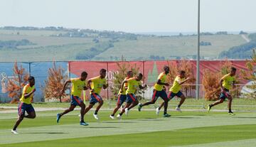 Tras la victoria ante Senegal y la clasificación a octavos de final del Mundial, Colombia vuelve a su campamento y prepara el próximo partido, contra Inglaterra el martes en Moscú.