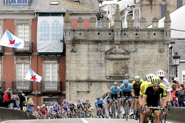 El pelotón durante la carrera.