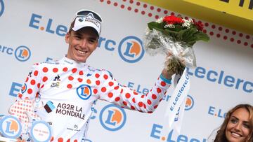 Bardet pasa de la euforia a la prudencia con el Tour 2020