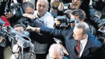 <b>MÁXIMA TENSIÓN. </b>Dennis pasó ayer uno de los momentos más difíciles de toda su carrera en la F-1.